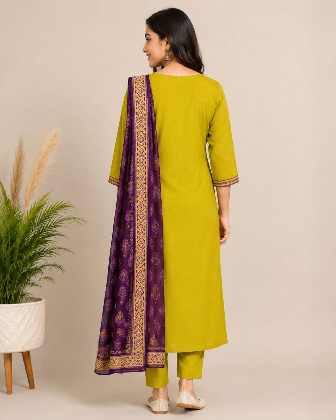 Back View Ethnic Kurta Set for Women
